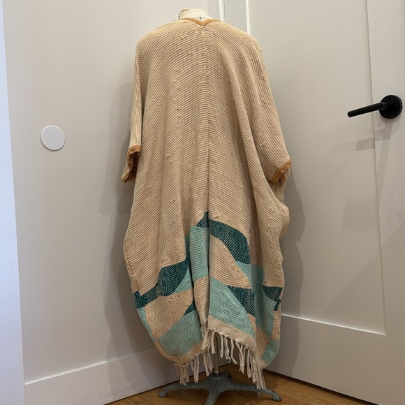 Tonle’ BOHO cape - Picture 2 of 4